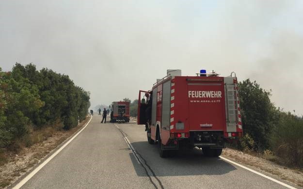 Jaka kiša pomogla nemoćnim vatrogascima kod Trebinja i ugasila požar koji je prijetio Konavlima