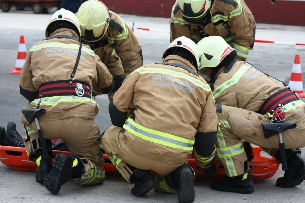 Vatrogasci spasili muškarca iz zapaljene kuće u Zagrebu
