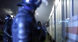 Delo: Hrvatska ugrožava živote izbjeglica tjerajući ih na noćni marš kroz ledene močvare Sutle