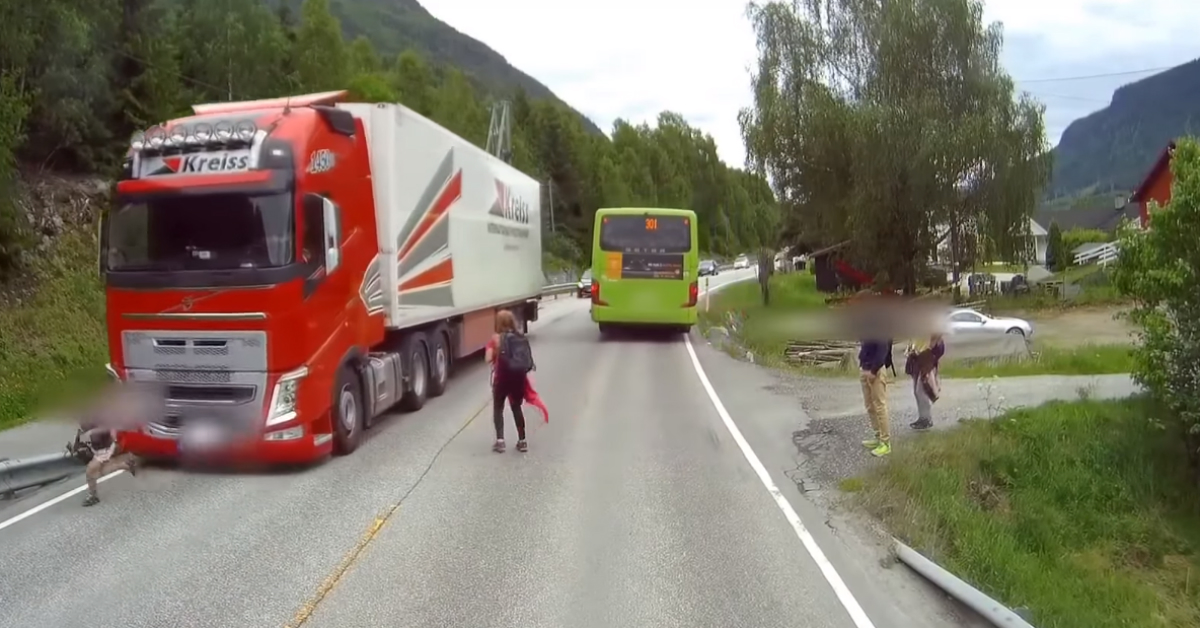 VIDEO Milimetri su ih dijelili od smrti: Tehnologija zaustavila tegljač u naletu na djecu