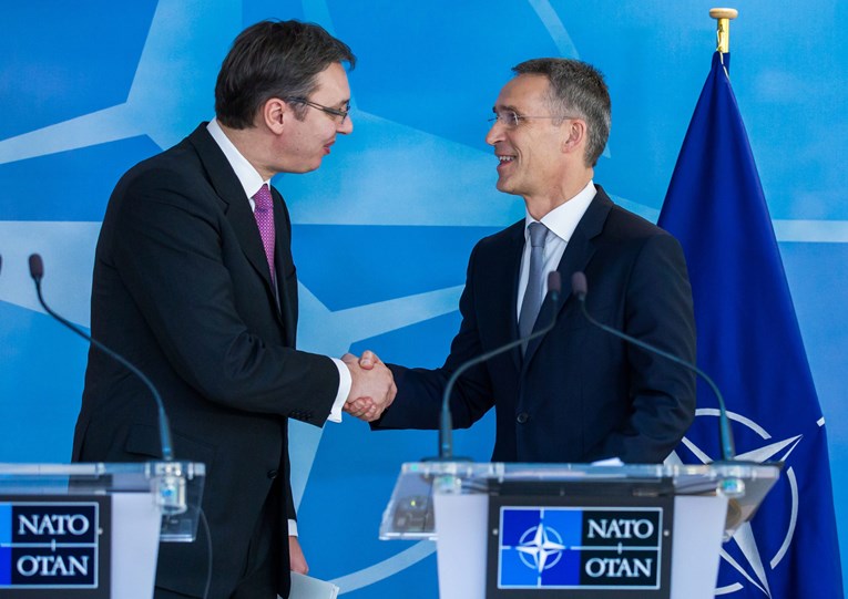 Stoltenberg Vučiću izrazio žaljenje zbog civilnih žrtava NATO-ve akcije u Srbiji