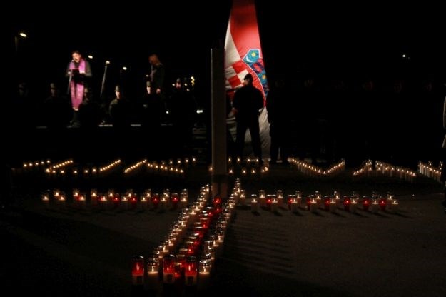 Zagreb za Vukovar: Tisuće svijeća svijetlilo za grad heroja