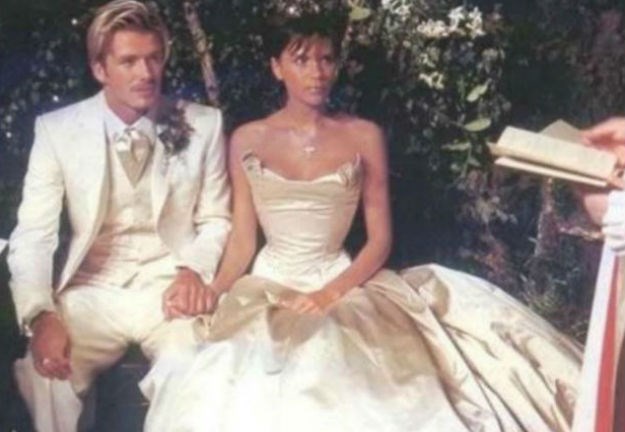 Retro fotka s vjenčanja: David Beckham zaželio Victoriji sretnu 17. godišnjicu braka emotivnom porukom