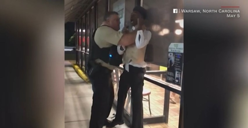 OBJAVLJENA SNIMKA Američki policajac davio crnca koji je vodio sestru na maturalnu
