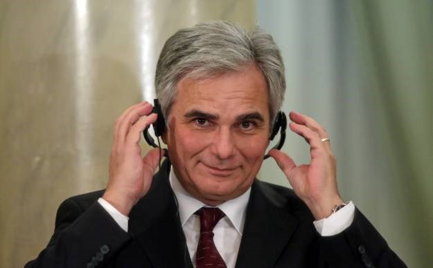 Austrijski kancelar Werner Faymann izviždan na skupu svoje stranke nakon izbornog poraza