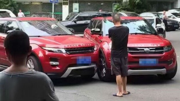 Koja ironija, sudarili se Land Rover i njegova kineska kopija