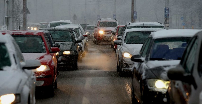 UPOZORENJE U Zagrebu pada ledena kiša, prekinute autobusne linije