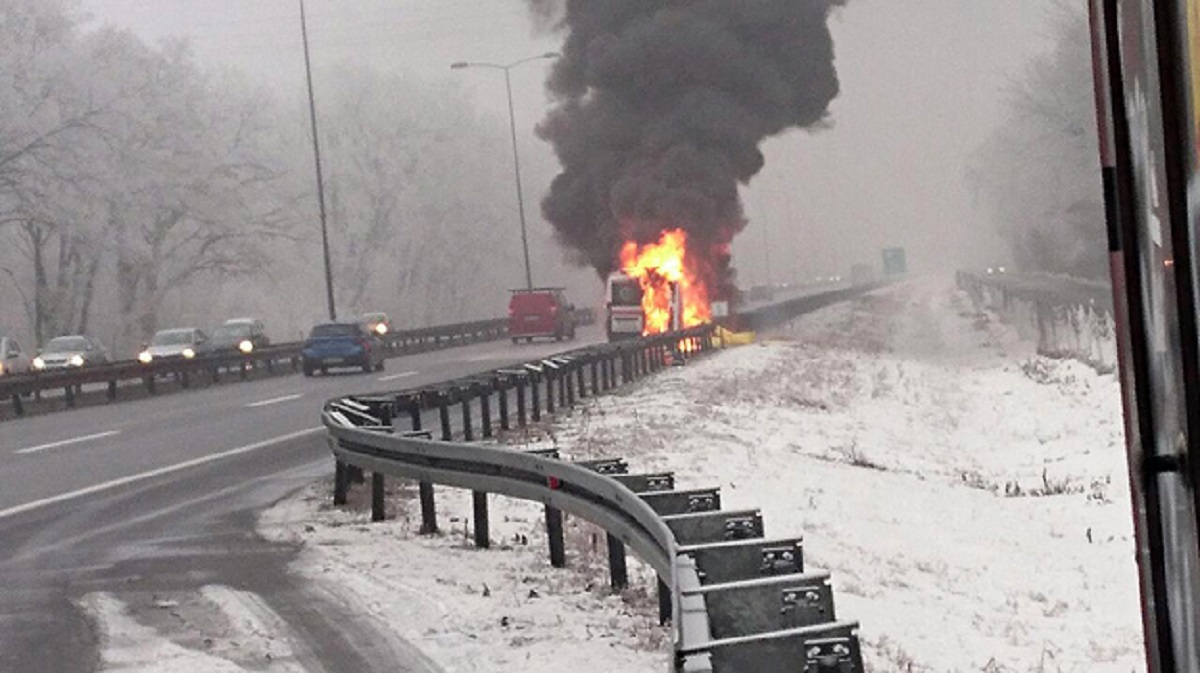 VIDEO, FOTO Golemi lančani sudar u Srbiji, poginuo čovjek koji je pomagao ozlijeđenima