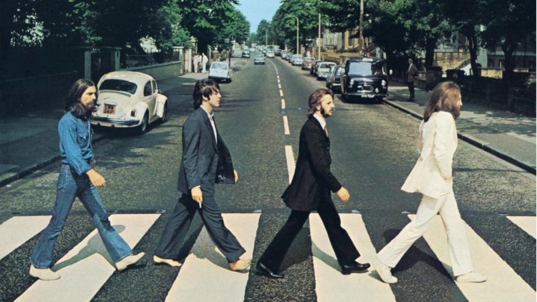 Na kultnom omotu Beatlesa skriva se najbolja fotobomba u povijesti, vidite li je?