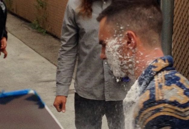 Pjevač dobio šećerom u glavu