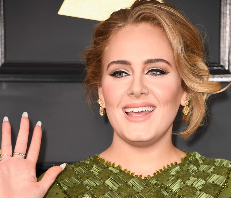 Da nije pjevačica, bila bi uspješna komičarka: Samo se Adele može ovako obući za svoj rođendan