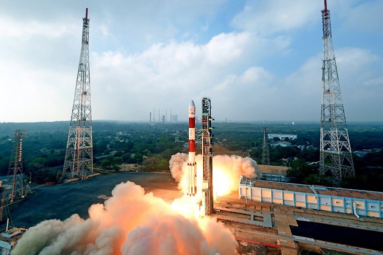 Indija lansirala stoti satelit kako bi nadzirala granice iz svemira