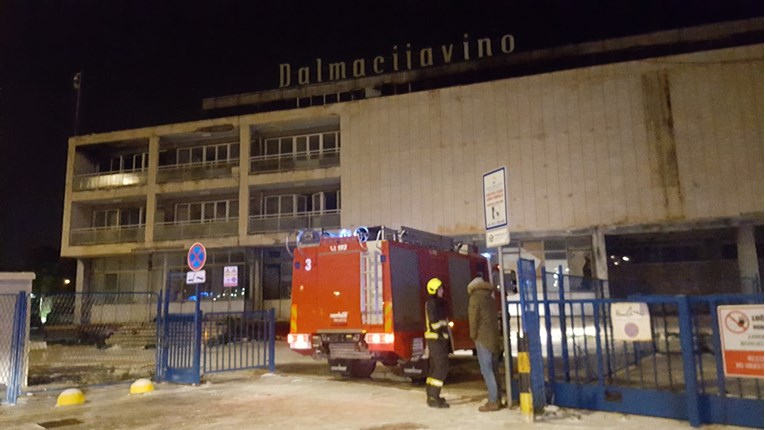 Napuštena zgrada Dalmacijavina sinoć opet gorjela: "Skitnice provaljuju i pale vatru da se zagriju"