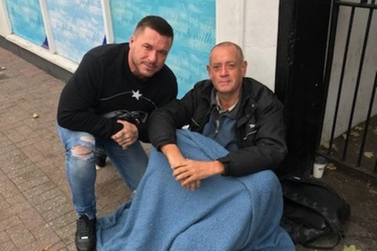 Milijunaš zaposlio dvojicu beskućnika u svom klubu i dao im krov nad glavom