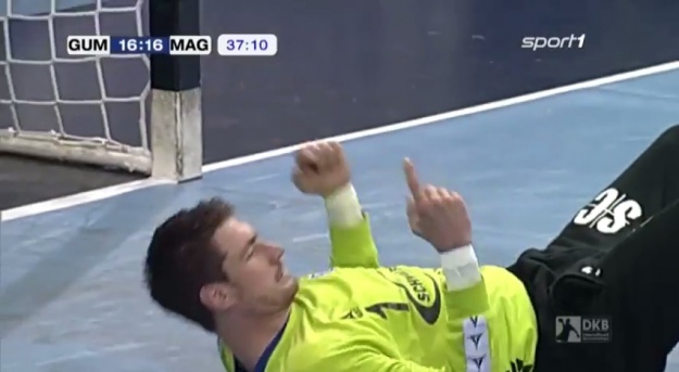 Video dana: Vratar primio gol dok je slavio obranu