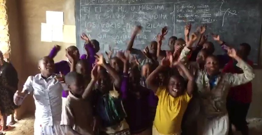 Osvajaju internet: Pogledajte kako djeca u afričkom sirotištu pjevaju hit Dine Dvornika