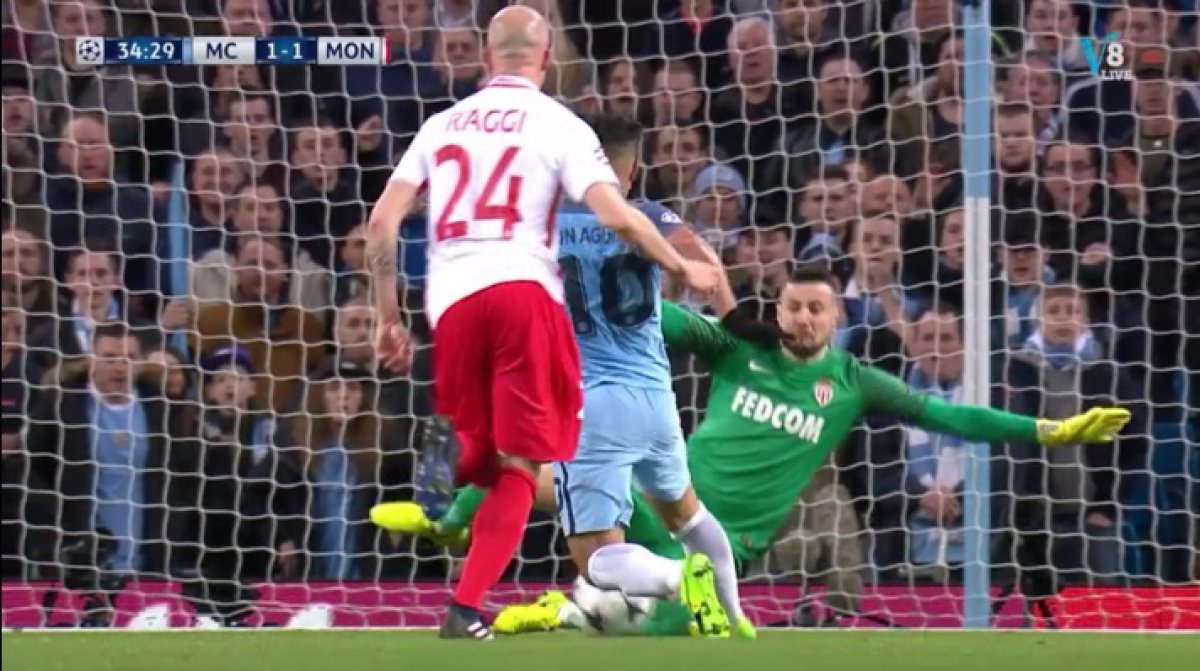 Subašić je srušio Aguera, Guardiola već slavio penal i tražio crveni karton, a onda je slavni trener doživio šok
