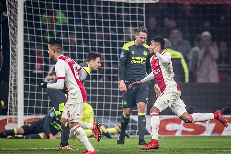 Ajax u 10 minuta srušio PSV u derbiju