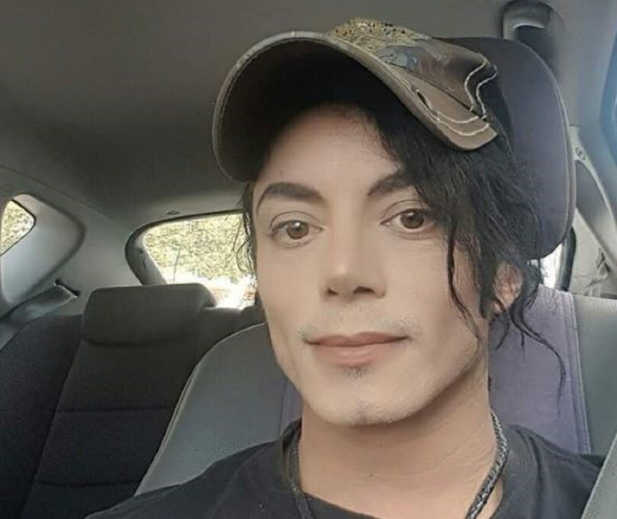 FOTO Zbog ove fotke neki vjeruju da je Michael Jackson živ