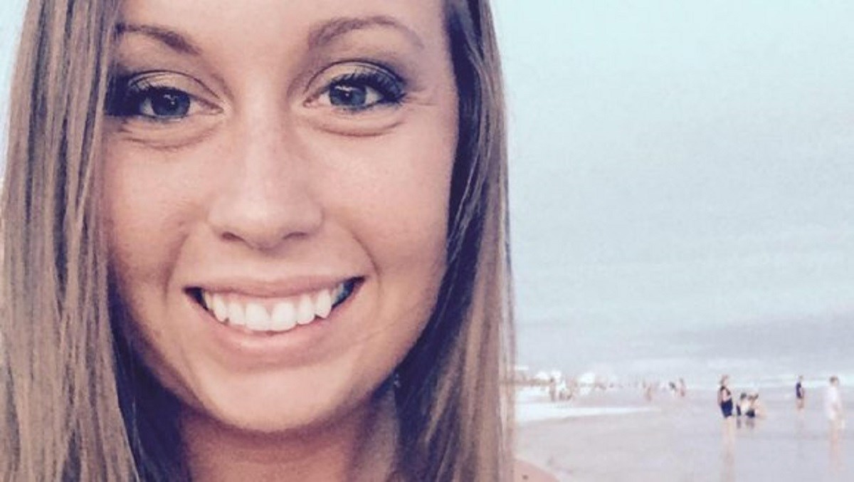 Udana profesorica seksala se s četvoricom učenika, zavela ih porukama i fotkama u tangama