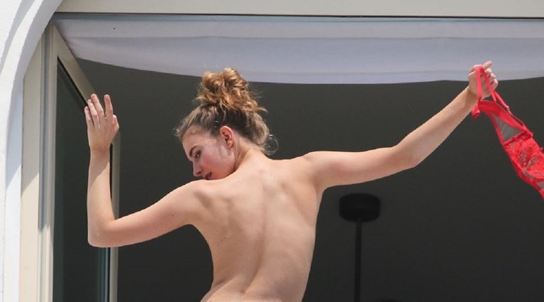 Izašla na balkon i svima pokazala gole grudi tijekom festivala u Cannesu (18+)