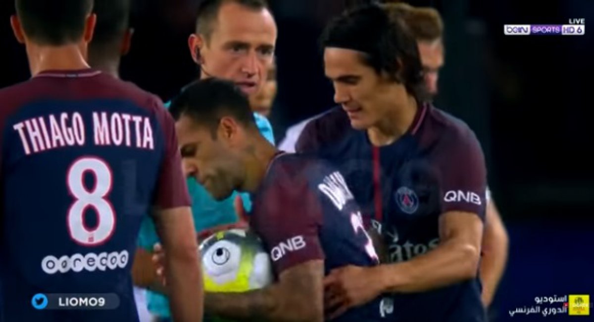 SVAĐE U PSG-u Cavani i Alves se umalo potukli oko slobodnjaka, Neymar se ljutio što ne izvodi penal