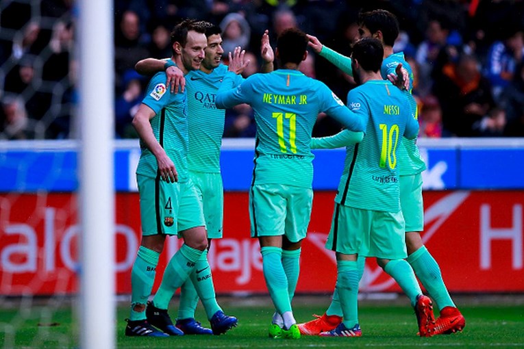 Barcelona utrpala povijesnu šesticu Alavesu i preuzela prvo mjesto od Reala