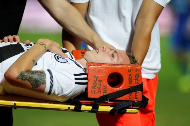 Prekinuta utakmica u Albaniji, teško ozlijeđen nogometaš Legije: "Kraj utakmice bit će i kraj vaših života"