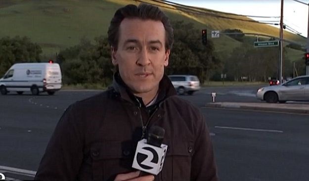Šokantna snimka: TV reporter za dlaku izbjegao smrt usred javljanja uživo