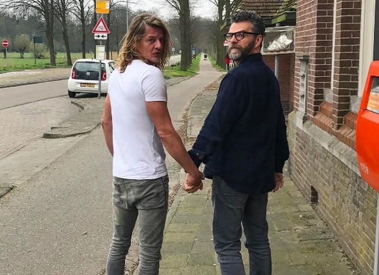 Muškarci u Nizozemskoj se drže za ruke, a razlog zbog kojeg to rade je genijalan