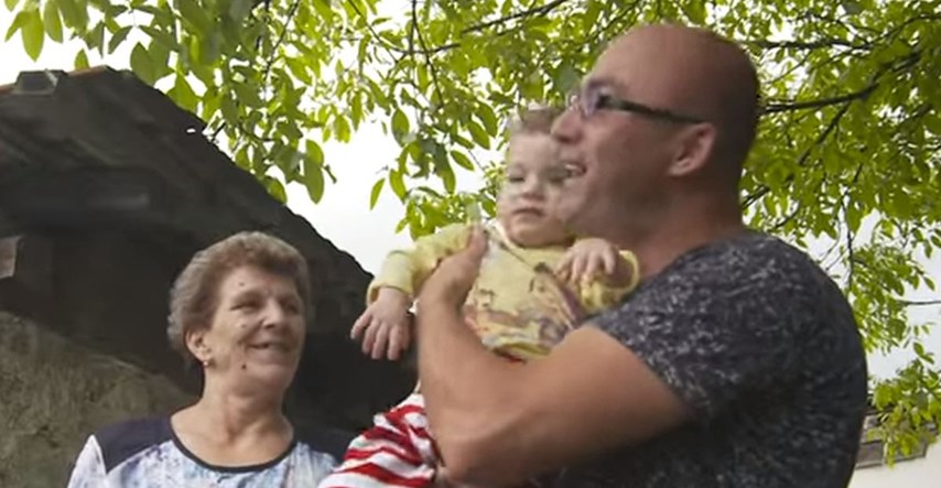 VIDEO Zeničanin samohranom ocu slijepe i nepokretne djevojčice poklonio auto