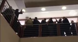 VIDEO Zastupnici u Republici Srpskoj pokušavaju fizički blokirati sjednicu parlamenta