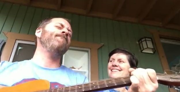 Glazbom protiv Alzheimera: Bolesnoj majci život uljepšao pjesmom pa svima pokazao njezin osmijeh