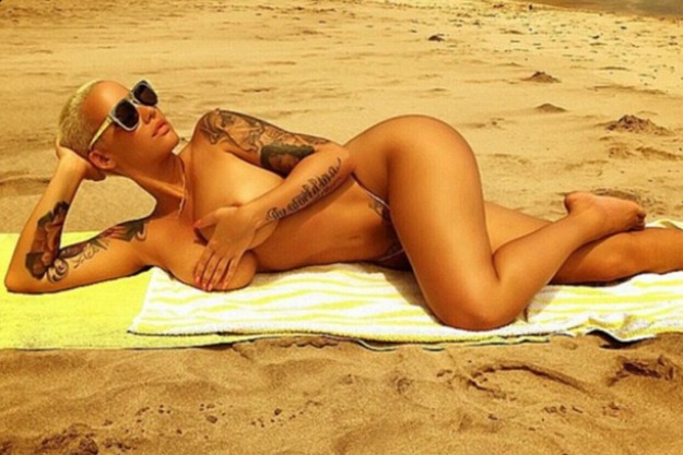 Amber Rose objavila spektakularne golišave fotke u svom prepoznatljivom stilu