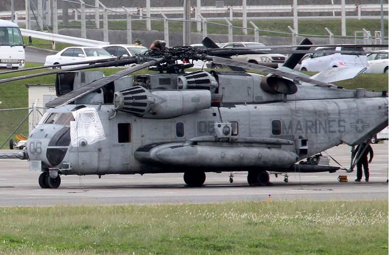 Dio američkog vojnog helikoptera pao na školu u Japanu, ozlijeđen dječak