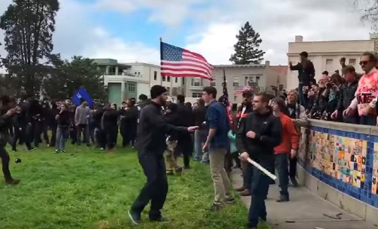 VIDEO Neredi diljem Amerike, sukobili se Trumpovi protivnici i pristaše