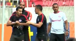 VIDEO Unitedov promašaj razbio glavu suigraču na treningu