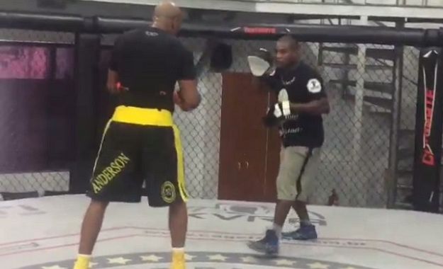 Pogledajte kako Anderson Silva trenira za povratak u UFC