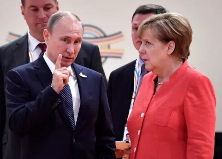 VIDEO Pogledajte kako je Angela Merkel preokrenula očima na Putinove prodike