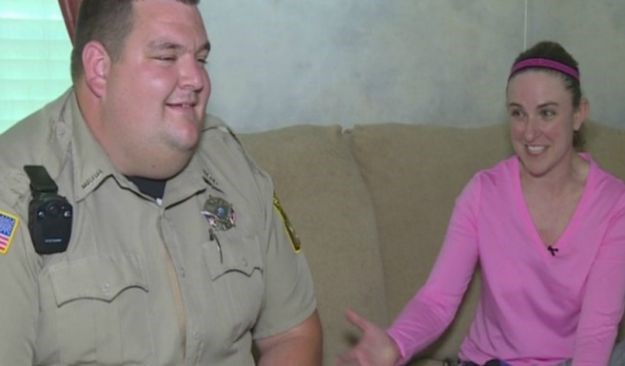 VIDEO Platila je policajcu doručak, a on joj se odužio na nevjerojatan način
