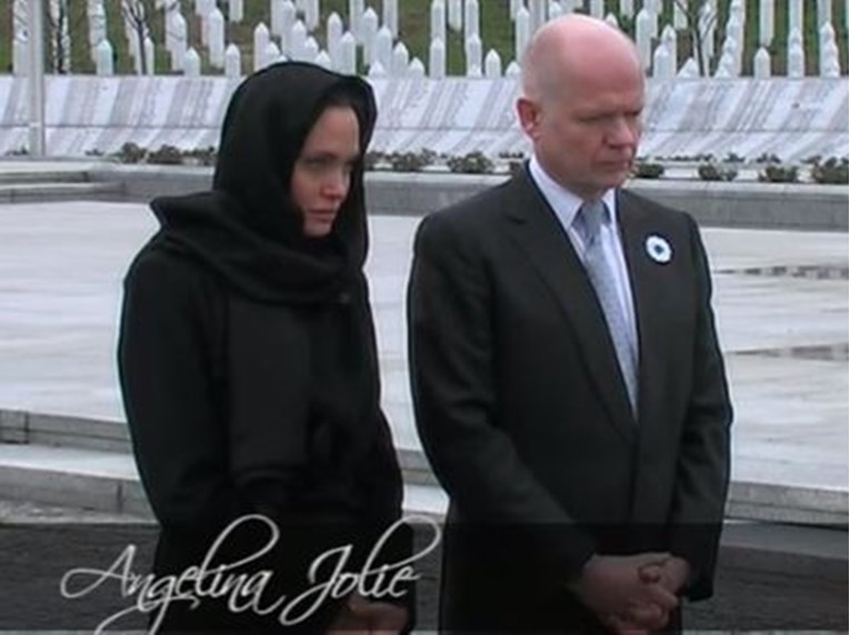 FOTO Angelina Jolie se emotivnom porukom obratila majkama Srebrenice