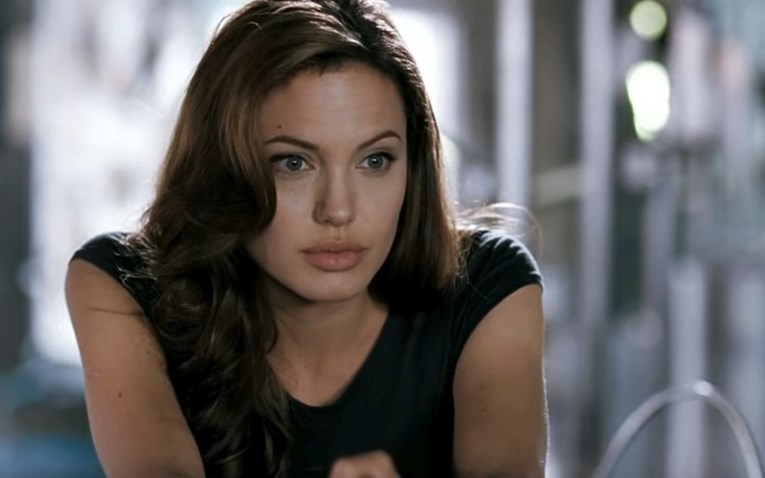 Preboljela Brada: Angelina Jolie hoda s najčudnijim glumcem u Hollywoodu?