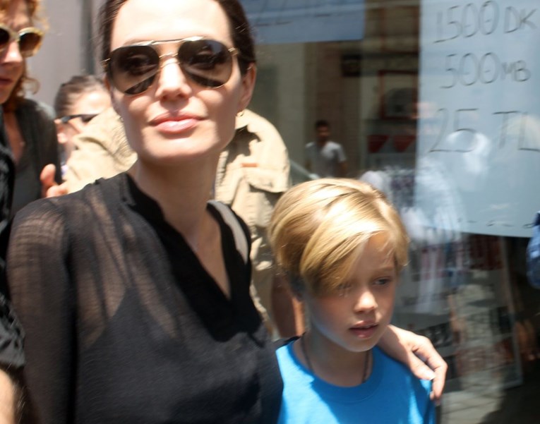 Bosanci ponosni: Kći Angeline Jolie prošetala u dresu Edina Džeke