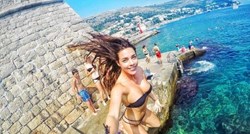 FOTO Evo tko je seksi ljepotica koja je selfijem sjajno izreklamirala Dubrovnik