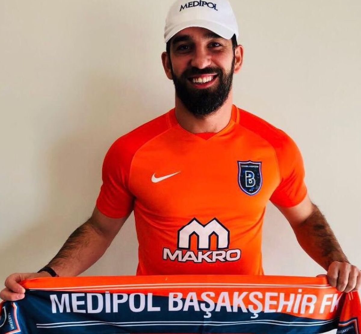 TRANSFERI Arda Turan stigao u novi klub, Donovan se vratio nogometu