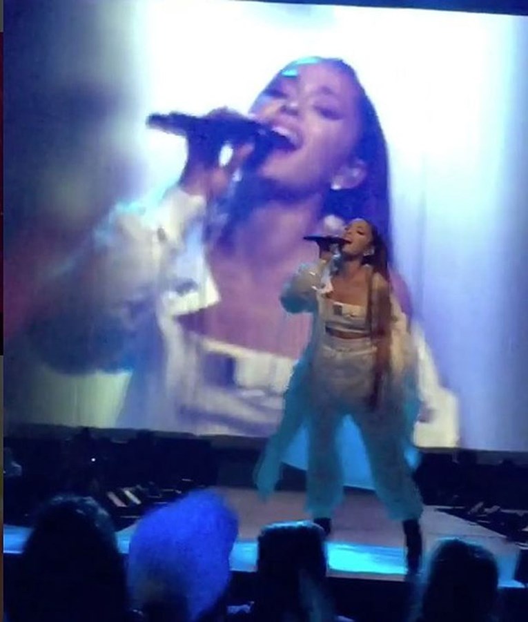 VIDEO Sad svi pričaju o posljednjim riječima koje je Ariana Grande rekla publici prije eksplozije