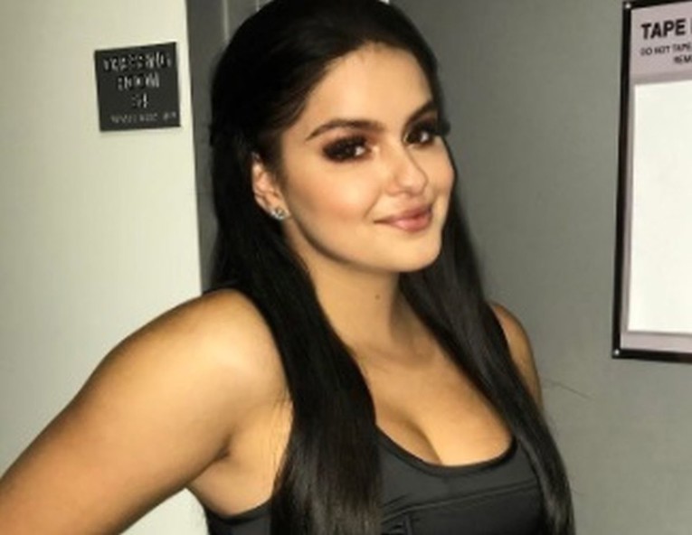 Ariel Winter progovorila o plastičnoj operaciji: "Nazivali su me droljom zbog velikih grudi"