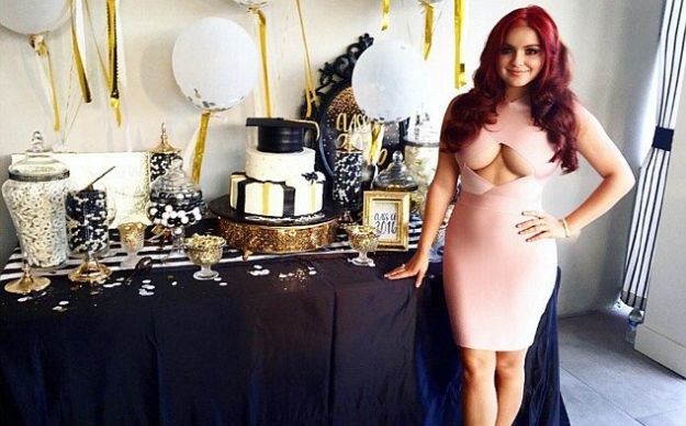 U pauzi između pokazivanja sisa, Ariel Winter je napravila nešto jako čudno