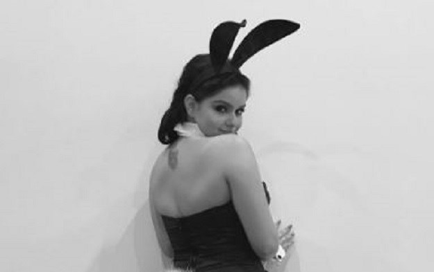 FOTO Zvijezda "Moderne obitelji" pokazala guzu u seksi kostimu Playboyeve zečice