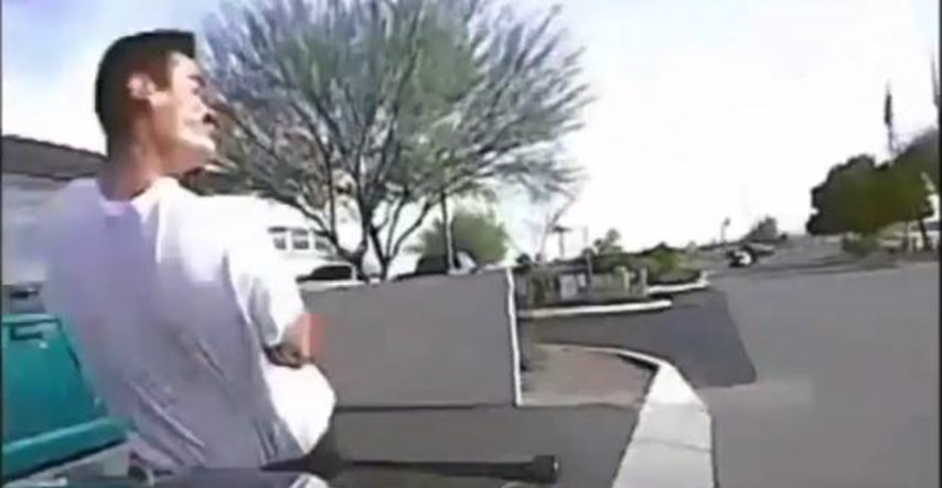 Policija u Arizoni spriječila samoubojstvo pokosivši rastrojenog muškarca vozilom